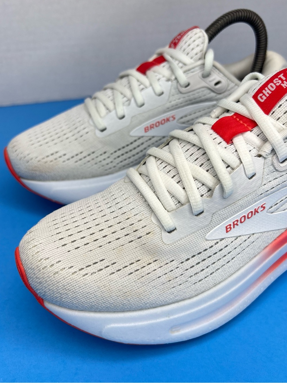 Brooks Ghost Max 2 Womens 6.5B White/Hot Coral Running Shoes 1204201B174 XLNT! - Picture 9 of 14